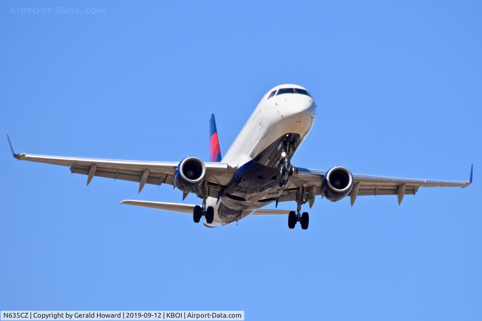 N635CZ, 2008 Embraer 175LR (ERJ-170-200LR) C/N 17000252, Landing RWY 10L.
