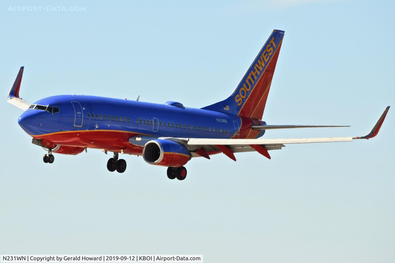 N231WN, 2006 Boeing 737-7H4 C/N 32499, Landing RWY 10L.