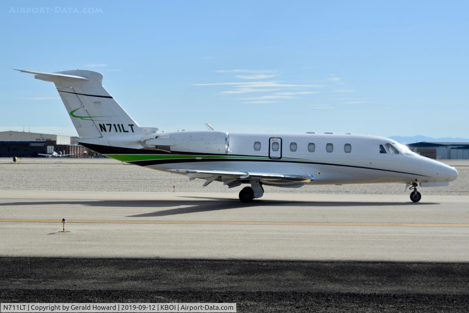 N711LT, 2000 Cessna 650 C/N 650-0232, Taxiing on Alpha.