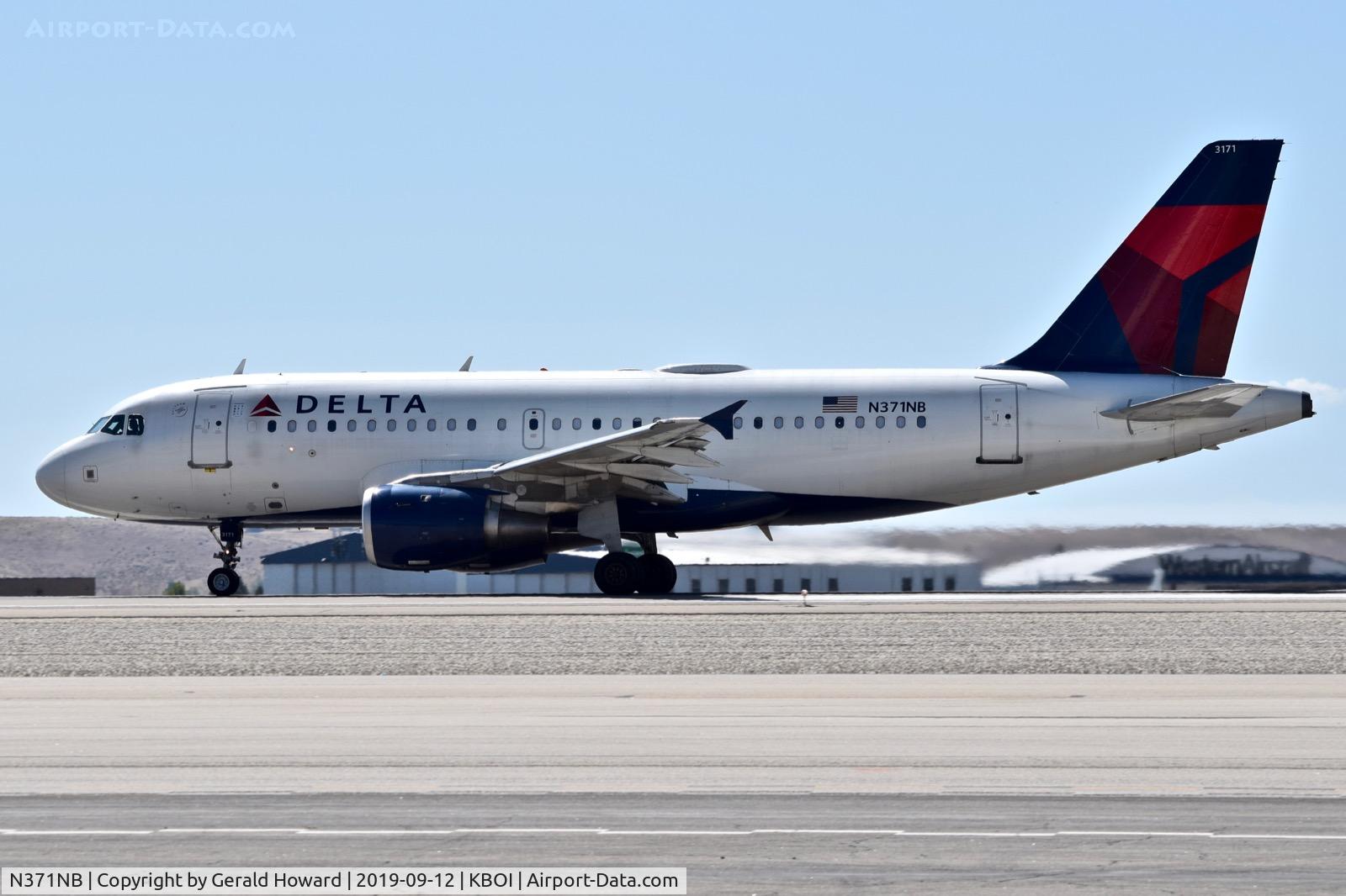 N371NB, 2003 Airbus A319-114 C/N 2095, Take off run on RWY 10L.