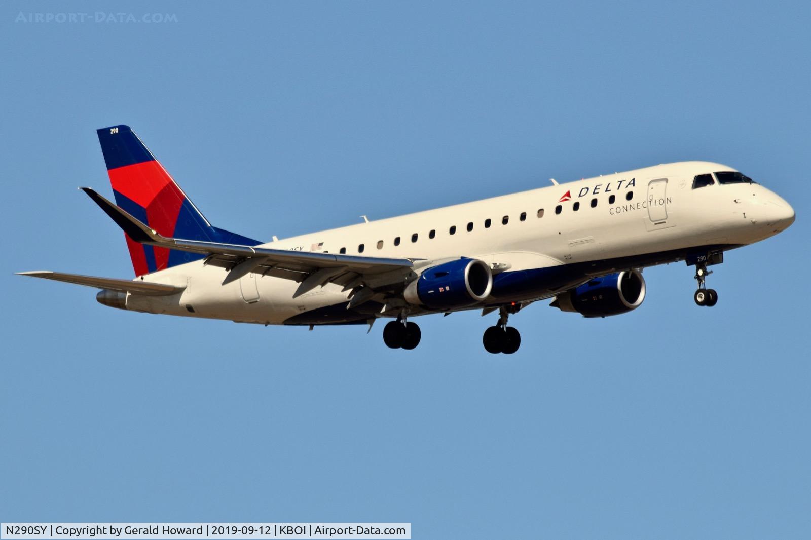 N290SY, 2018 Embraer 175LR (ERJ-170-200LR) C/N 17000758, Landing RWY 10L.