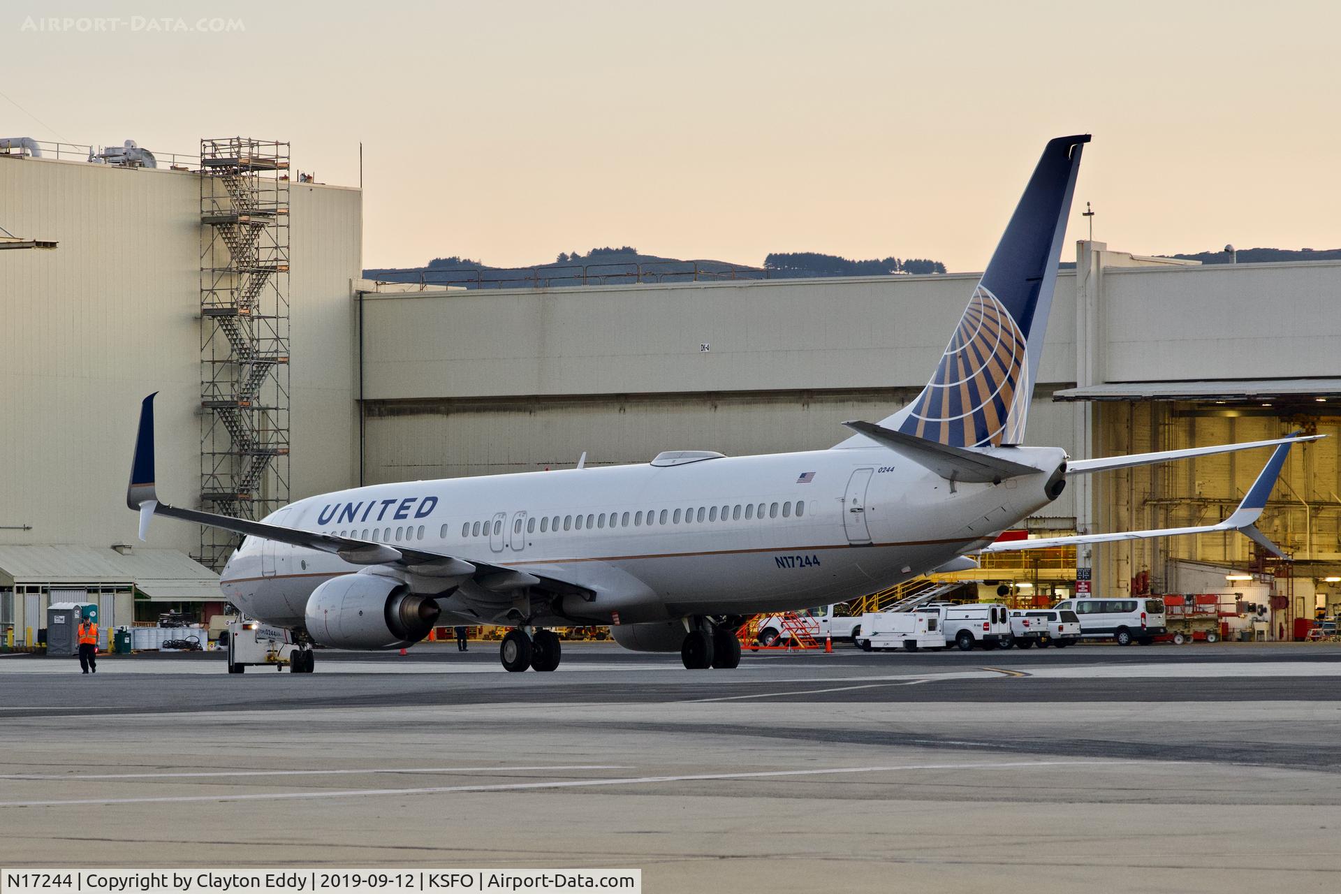N17244, 1999 Boeing 737-824 C/N 28954, SFO 2019.