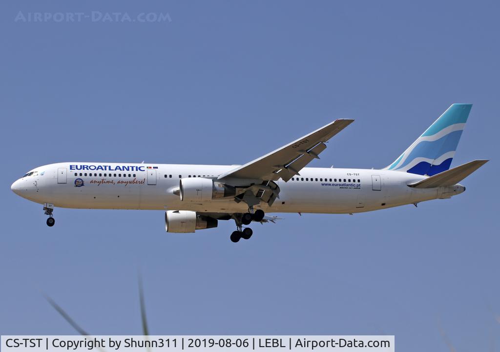 CS-TST, 2002 Boeing 767-34P/ER C/N 33047/889, Landing rwy 25R... Norwegian Air Shuttle flight...