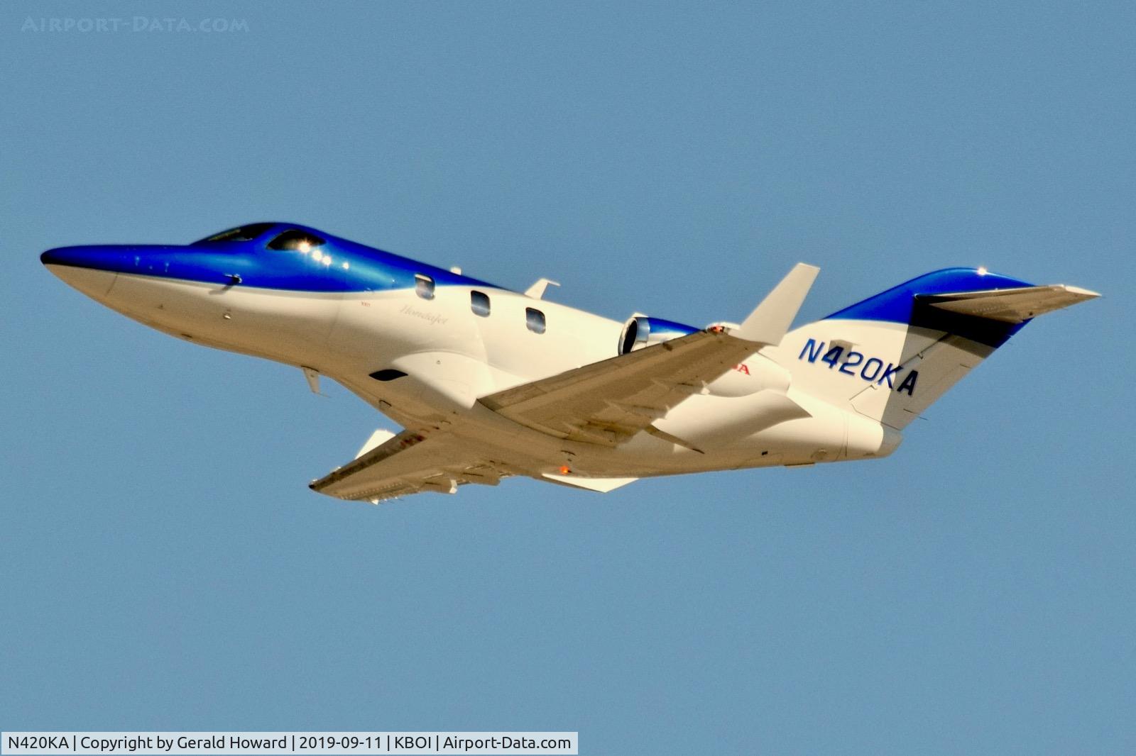 N420KA, 2015 Honda HA-420 HondaJet C/N 42000013, Take off from RWY 28R.