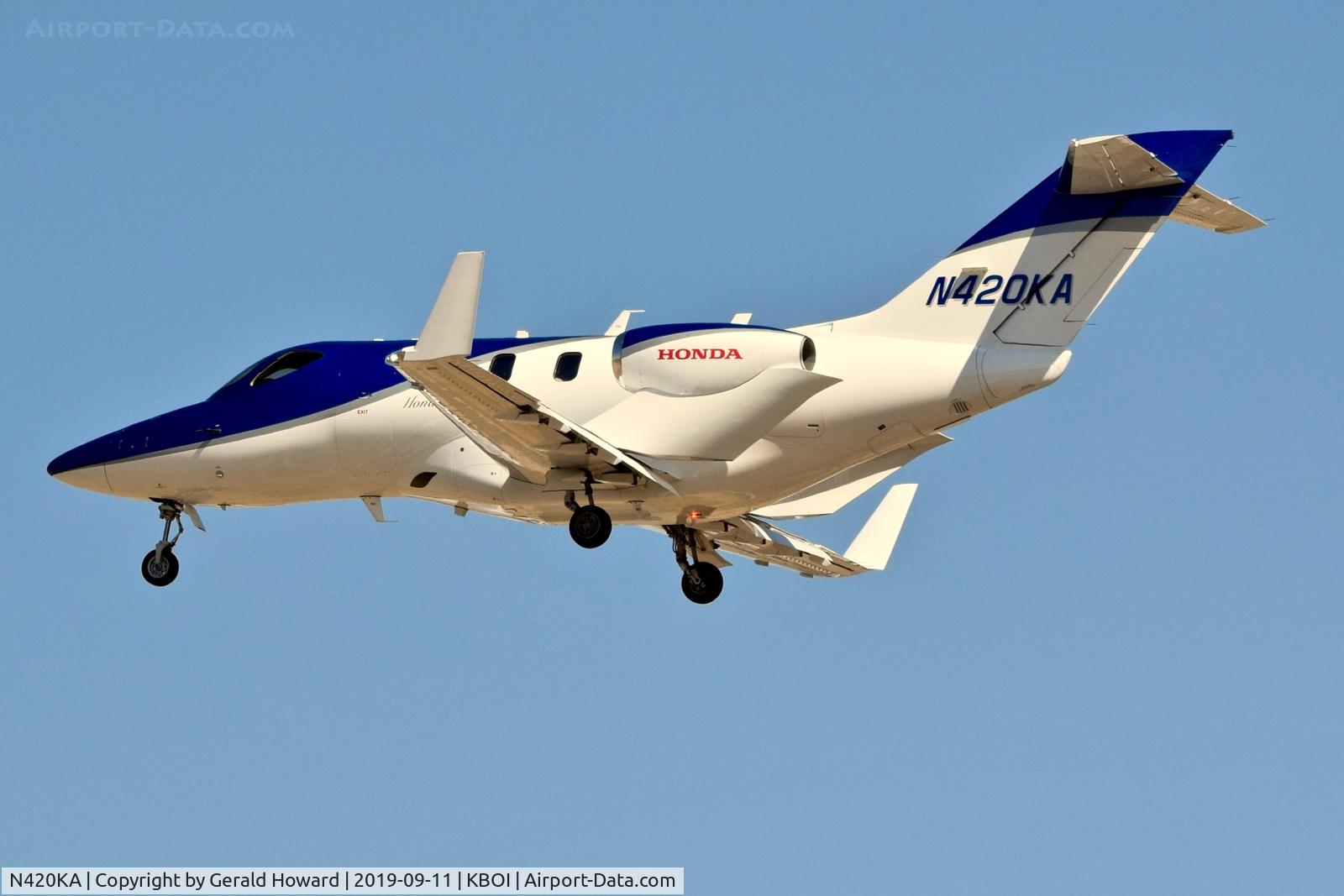 N420KA, 2015 Honda HA-420 HondaJet C/N 42000013, Landing RWY 28R.