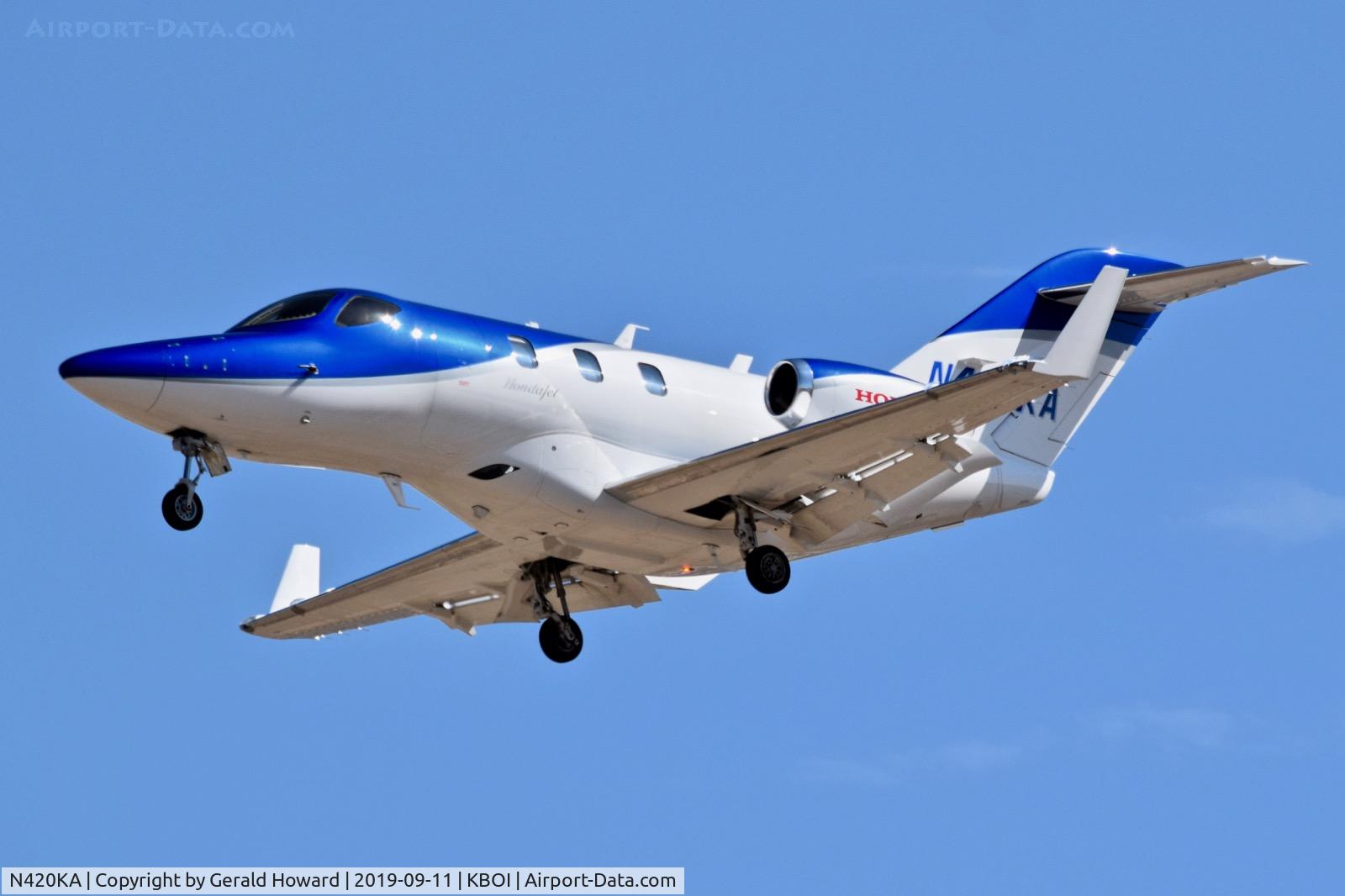 N420KA, 2015 Honda HA-420 HondaJet C/N 42000013, Landing RWY 28R.