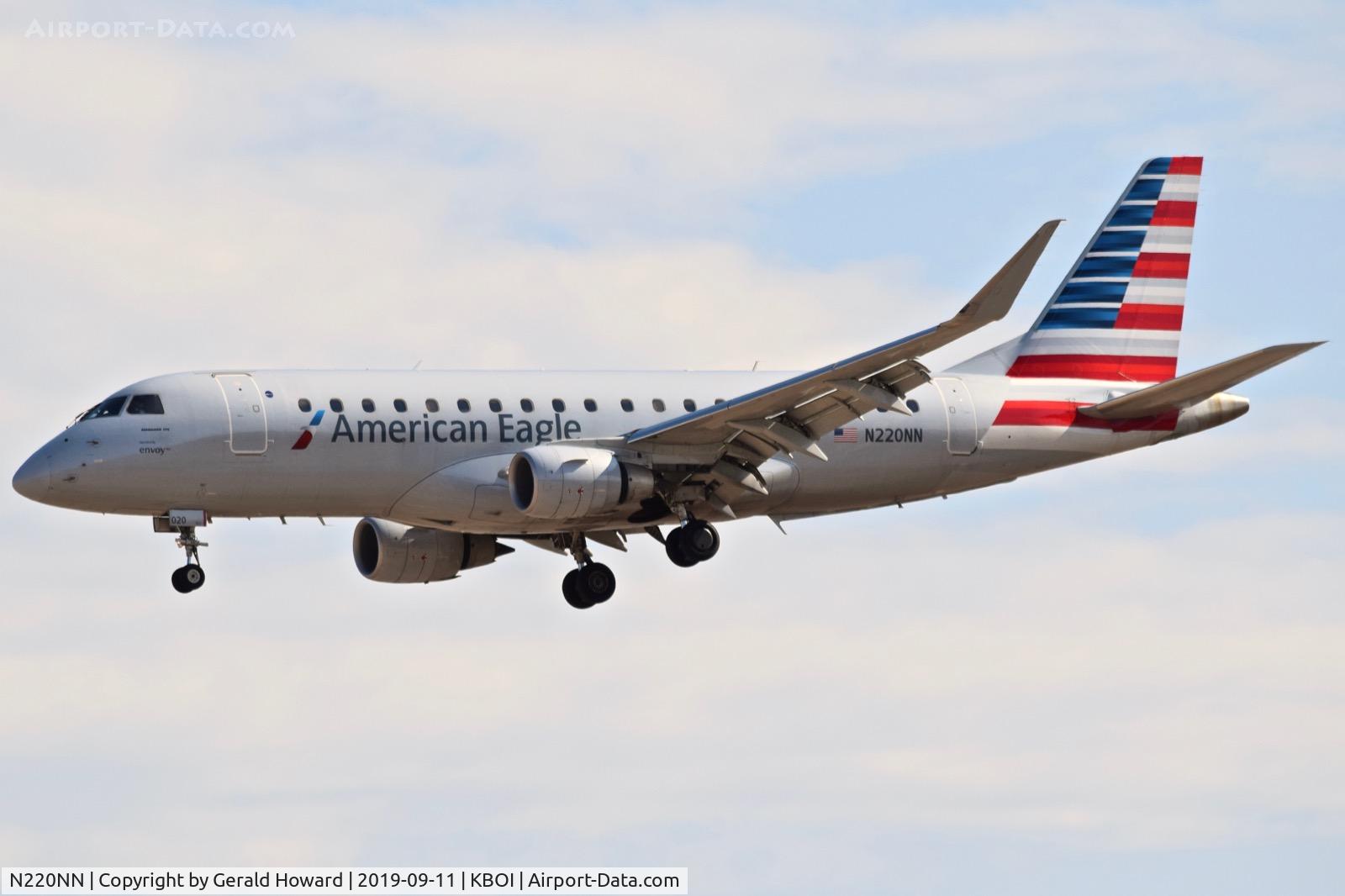 N220NN, 2015 Embraer 175LR (ERJ-170-200LR) C/N 17000523, Landing RWY 28R.
