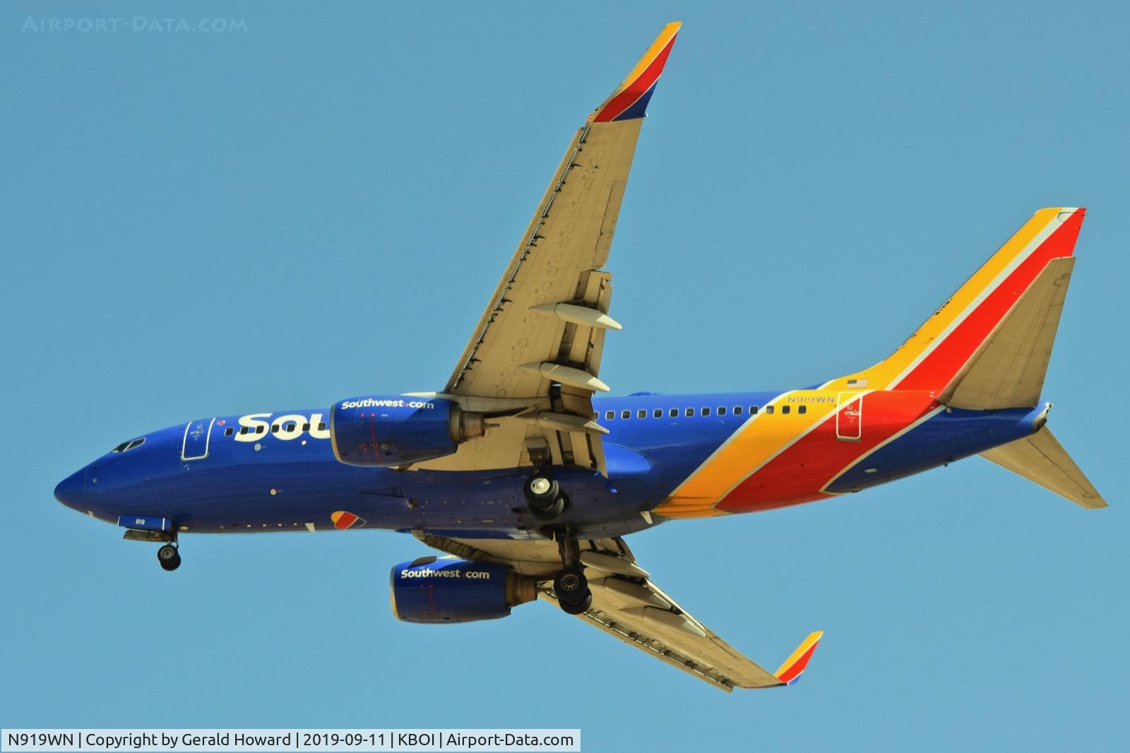 N919WN, 2008 Boeing 737-7H4 C/N 36625, Landing RWY 28R.