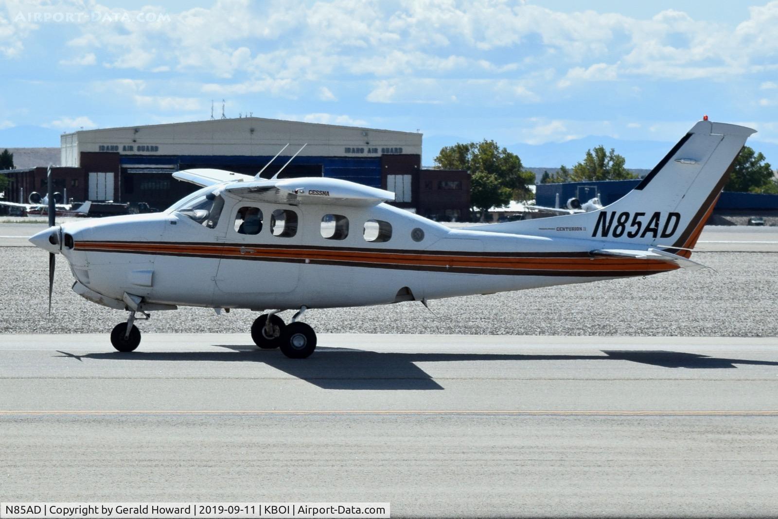 N85AD, Cessna P210N Pressurised Centurion C/N P21000795, Taxiing on Alpha.