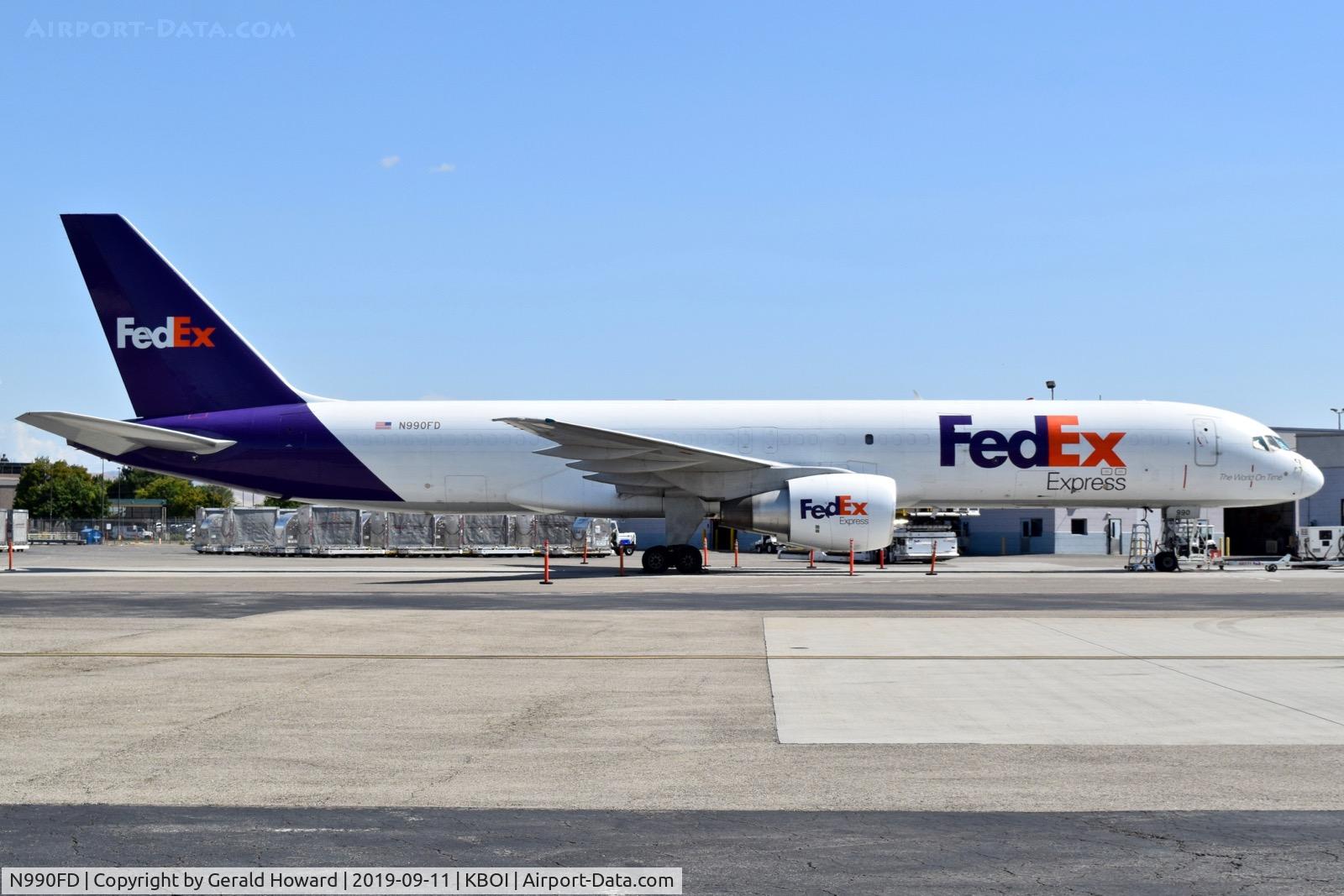 N990FD, 1986 Boeing 757-232 C/N 22909, Parked on the Fed Ex ramp.