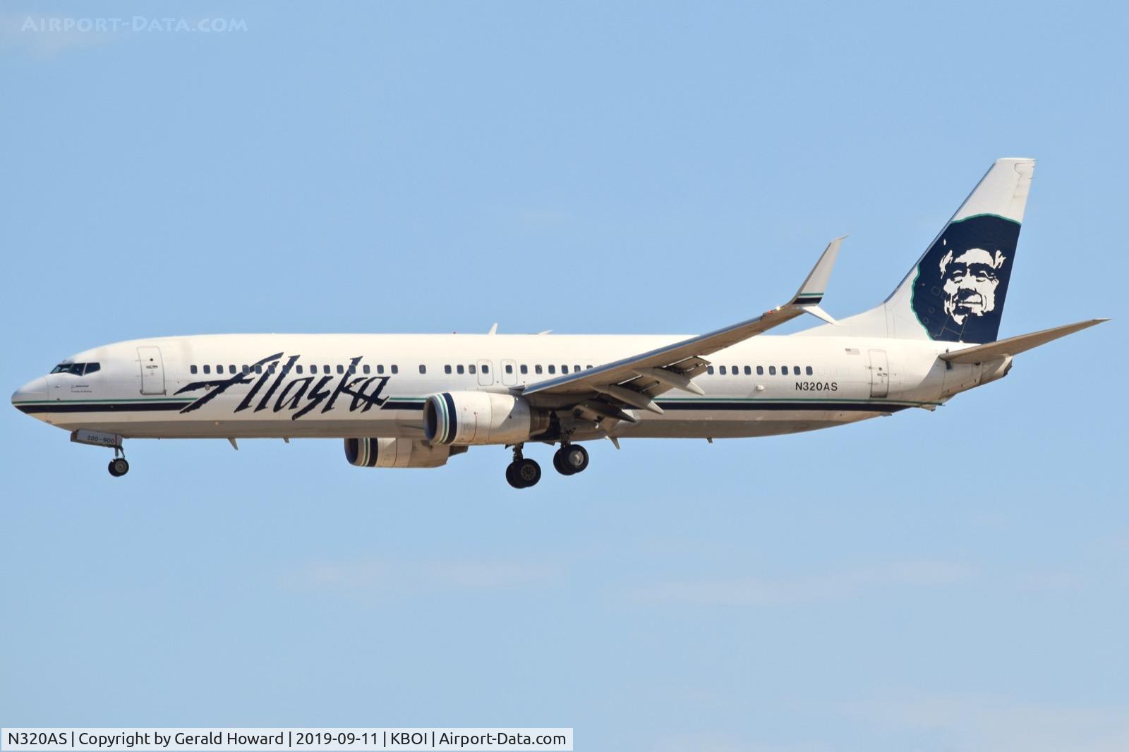 N320AS, 2003 Boeing 737-990 C/N 33680, Landing RWY 28R.