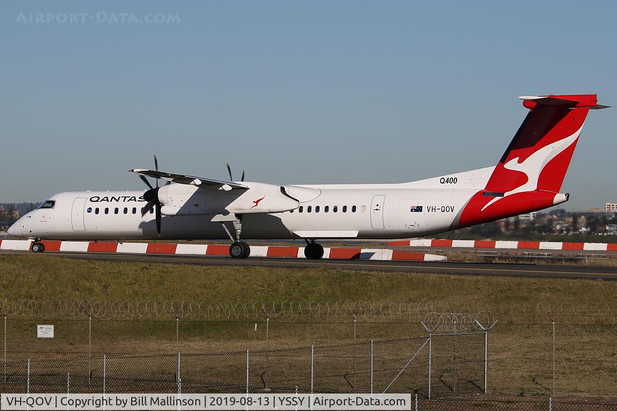VH-QOV, 2009 De Havilland Canada DHC-8-402Q Dash 8 C/N 4277, taxi to 3-4R