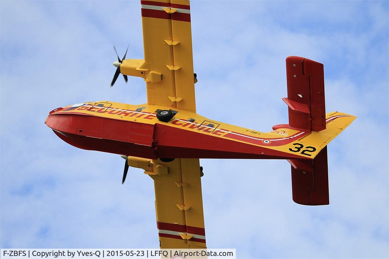 F-ZBFS, Canadair CL-215-6B11 CL-415 C/N 2001, Canadair CL-415, On display, La Ferté-Alais airfield (LFFQ) Air show 2015