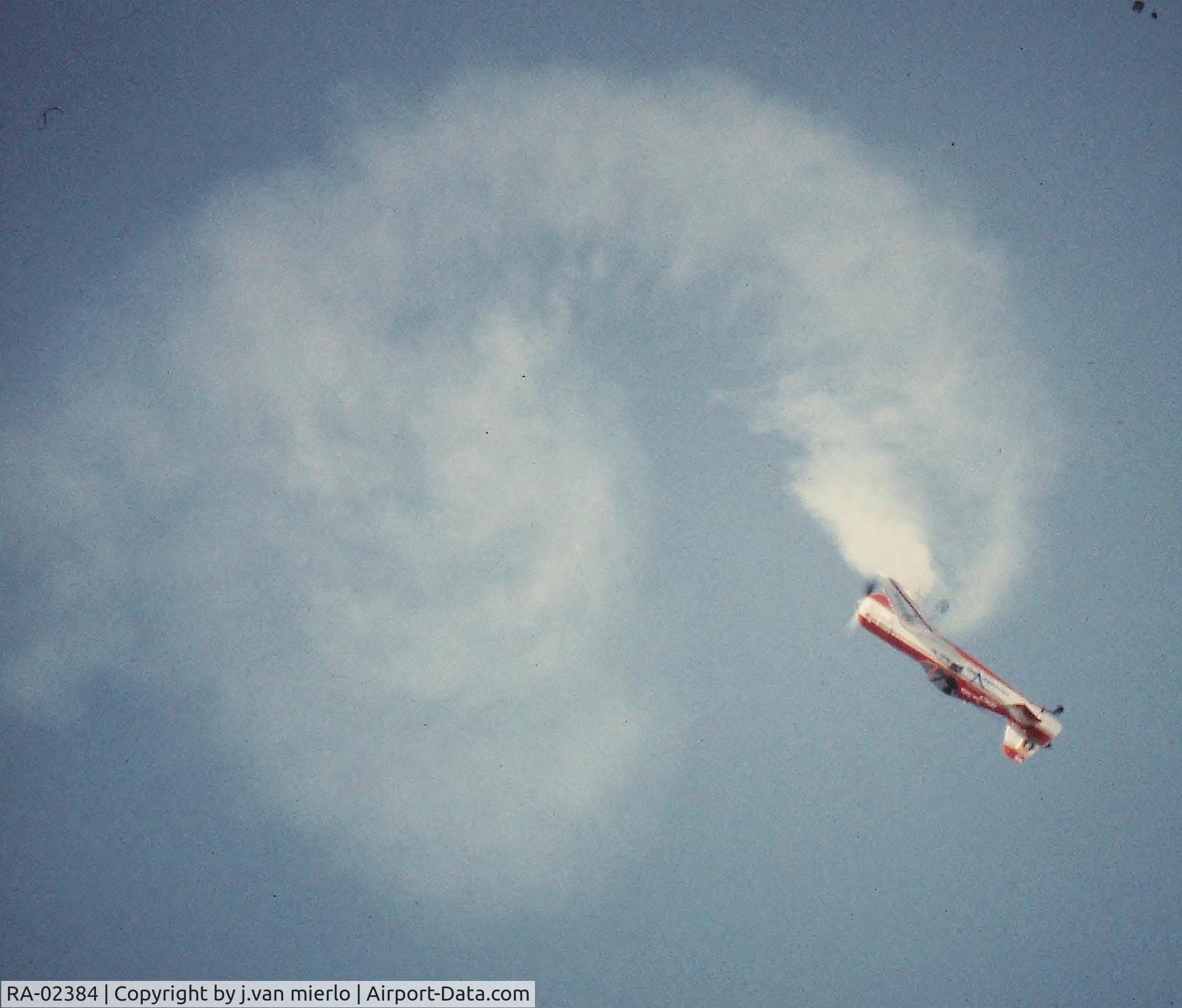 RA-02384, Sukhoi SU-26M2 C/N 86-10, Moorsele air show