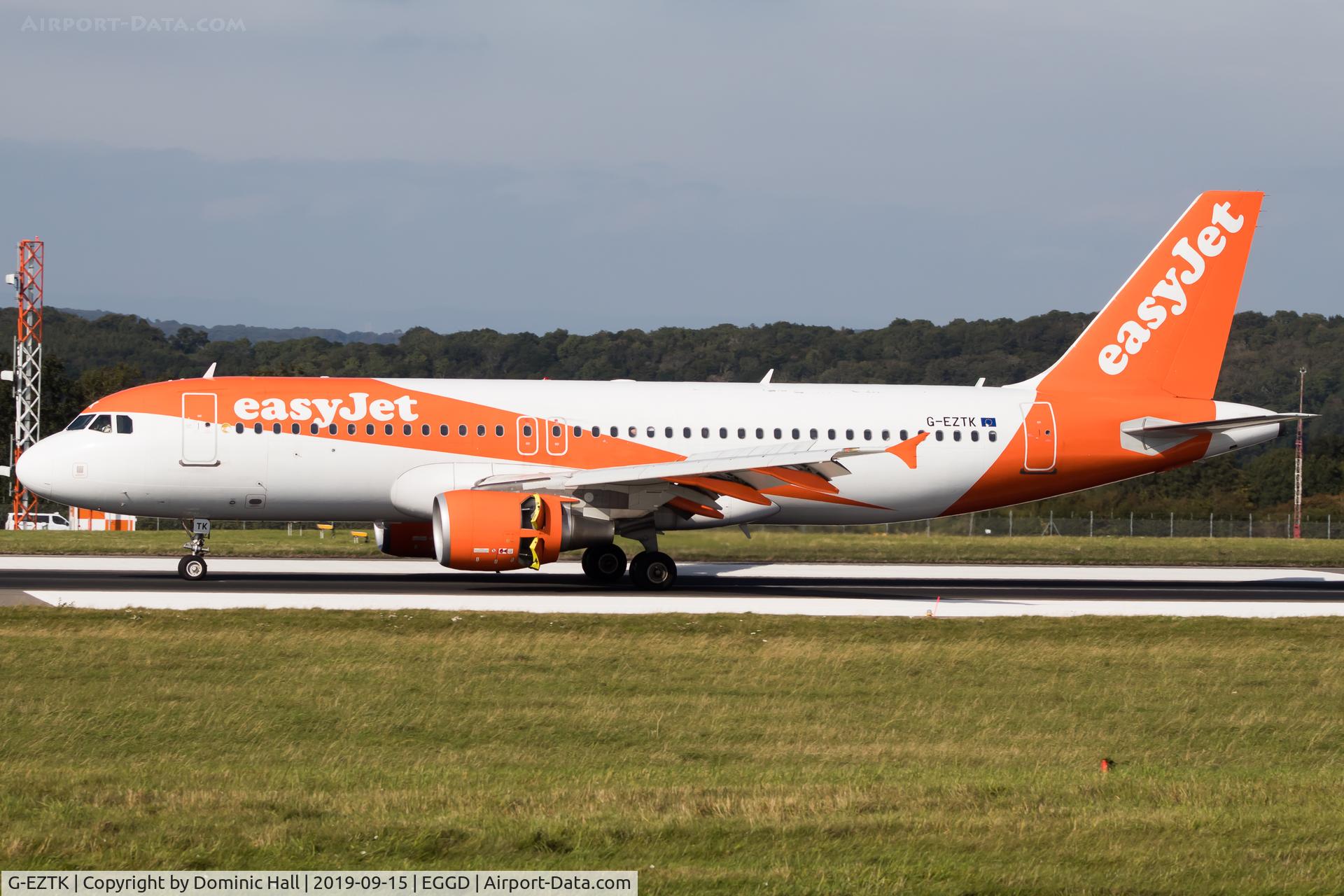 G-EZTK, 2009 Airbus A320-214 C/N 3991, Landing RWY 27