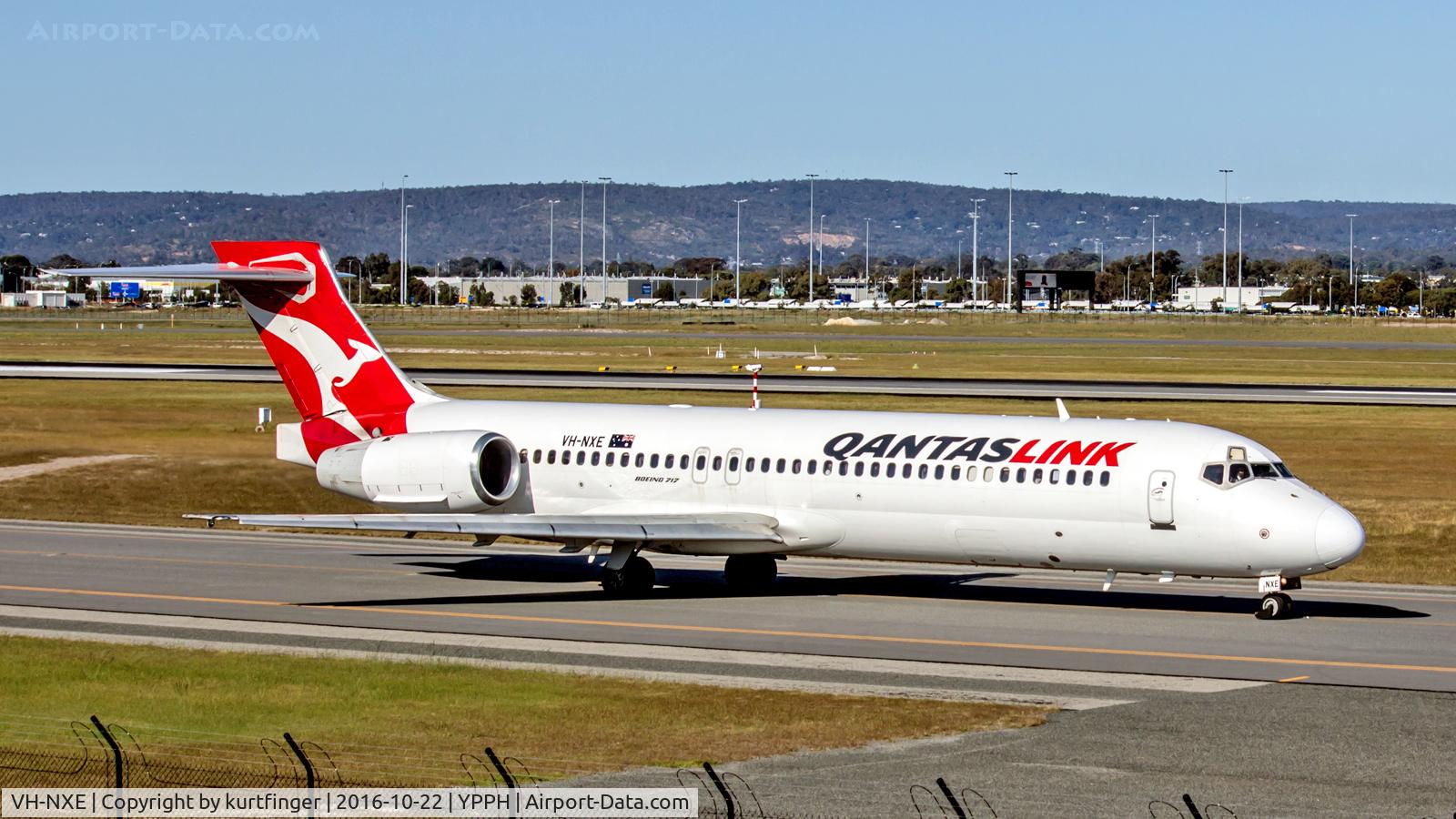 VH-NXE, 2000 Boeing 717-200 C/N 55063, Boeing 717-23S. QantasLink VH-NXE heading for runway 03 YPPH 221016.