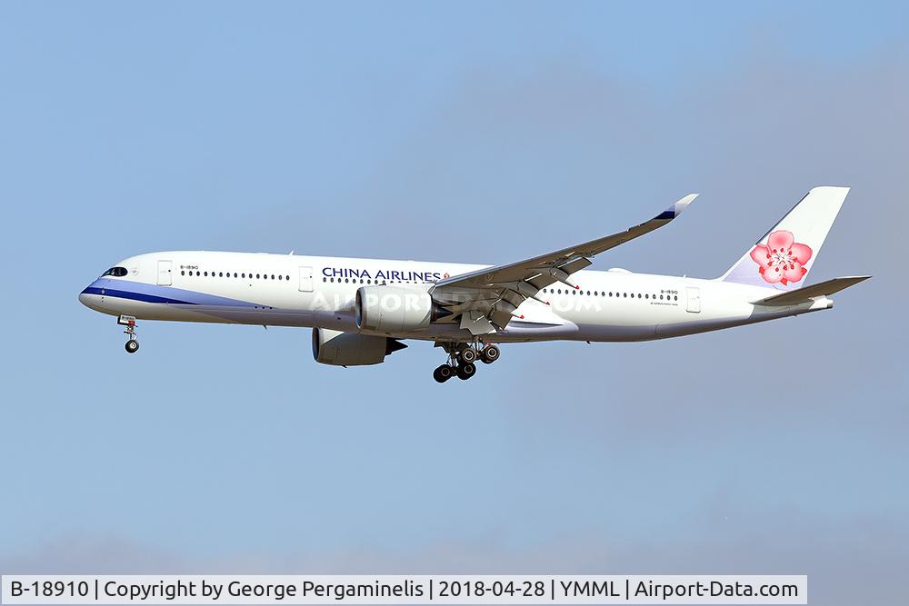 B-18910, 2017 Airbus A350-941 C/N 151, On final for runway 16.