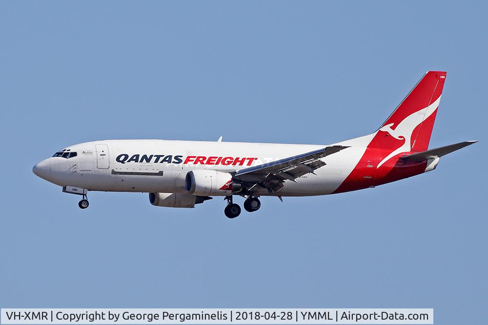 VH-XMR, 1987 Boeing 737-376F C/N 23490, On final for runway 16.