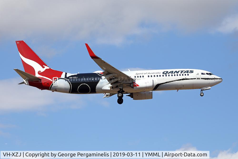 VH-XZJ, 2013 Boeing 737-838 C/N 39365, On final for runway 16.