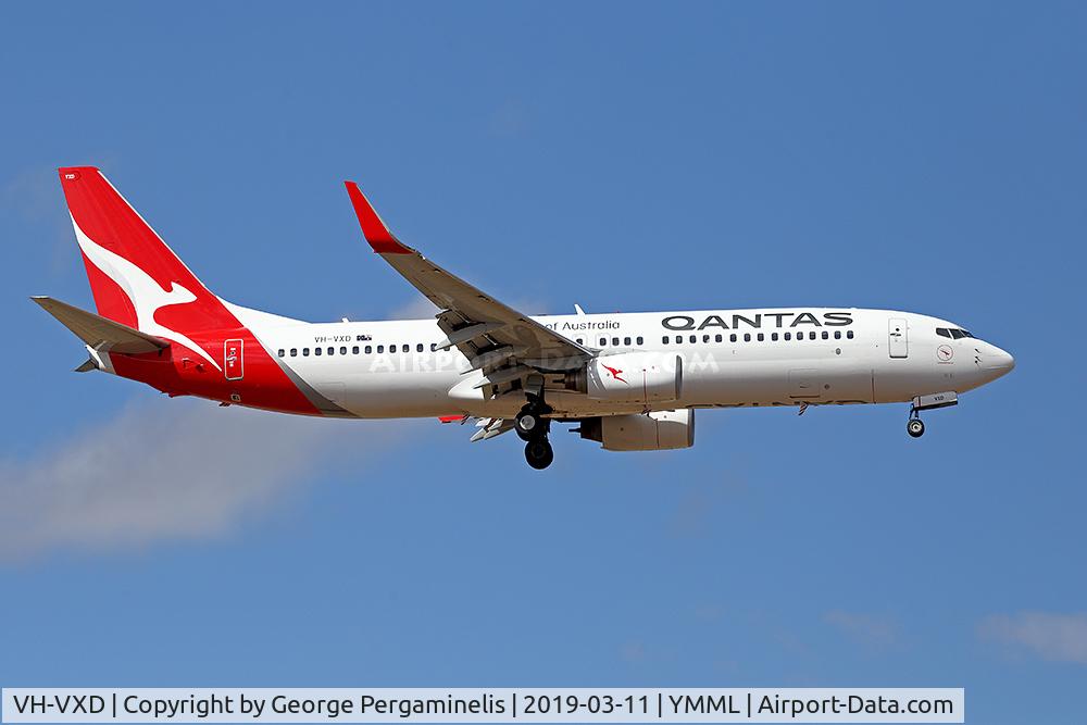 VH-VXD, 2001 Boeing 737-838 C/N 29552, On final for runway 16.