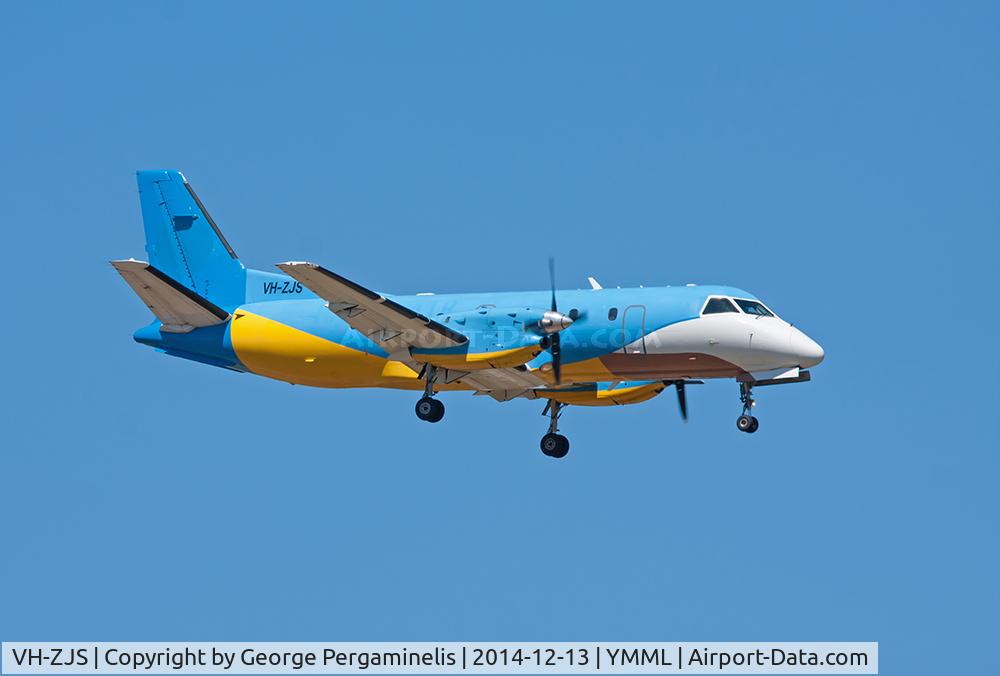VH-ZJS, 1990 Saab 340B C/N 340B-186, On final for runway 34.