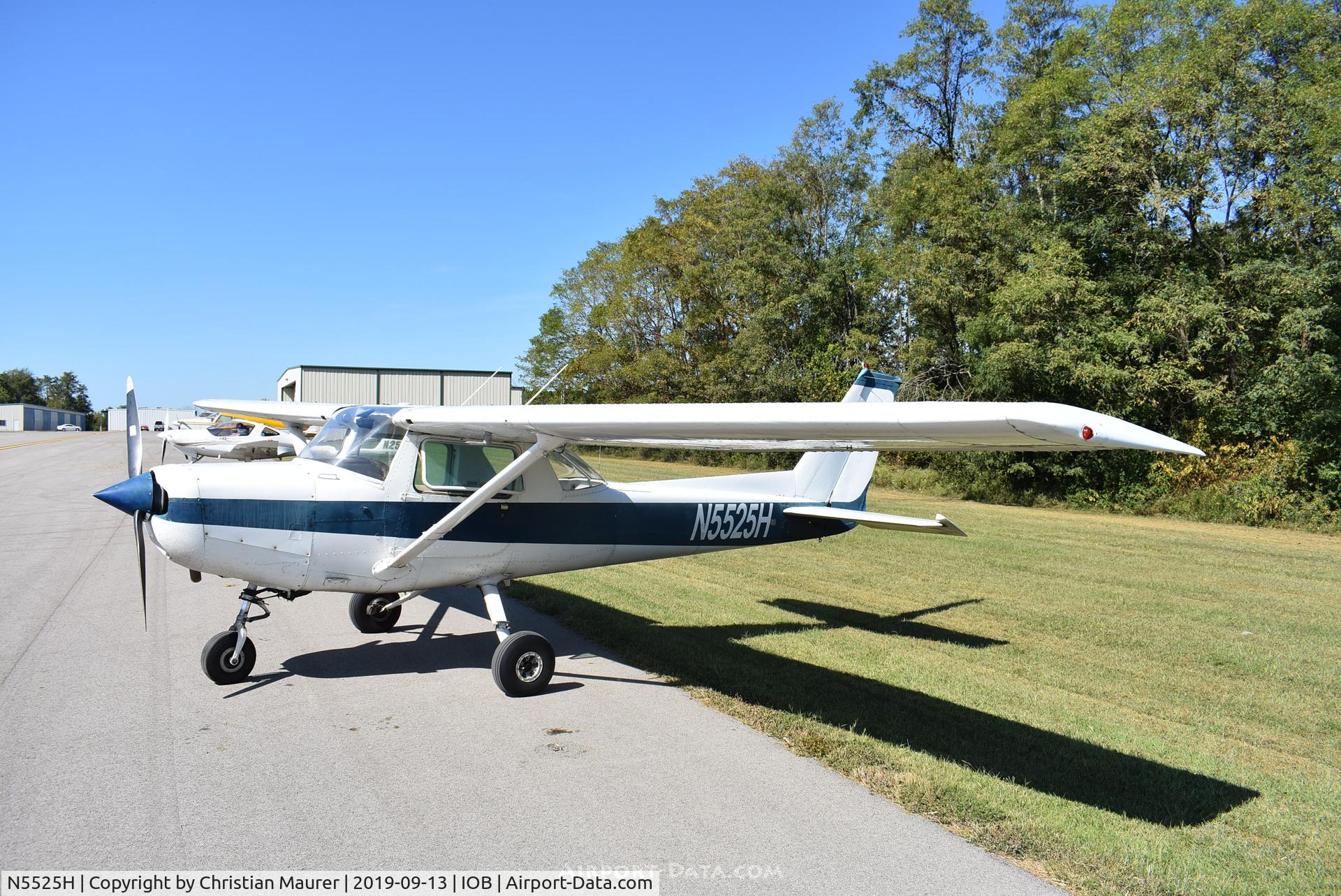 N5525H, 1979 Cessna 152 C/N 15284114, Cessna 152 in at the Mt. Sterling flyin