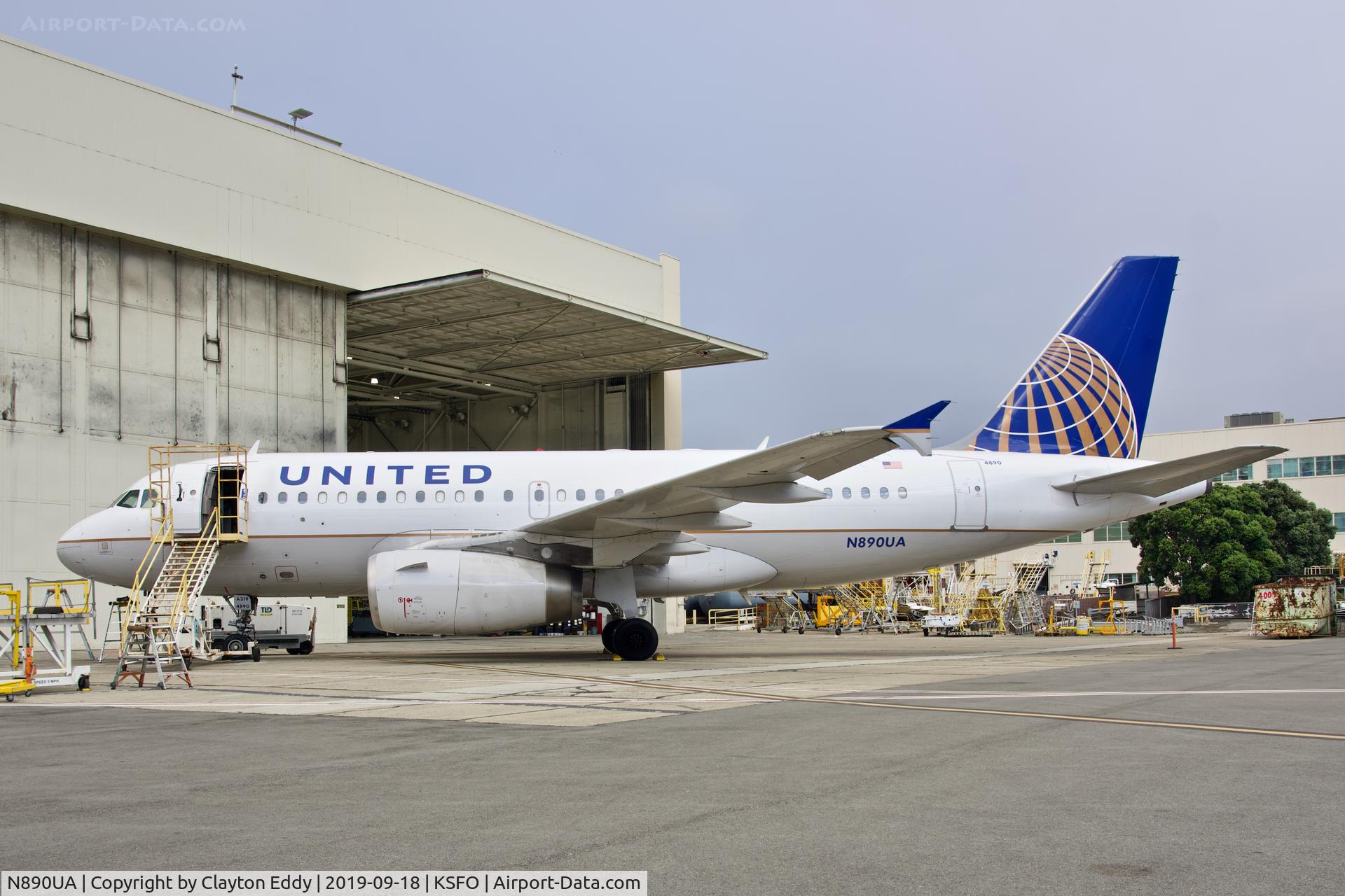 N890UA, 2006 Airbus A319-132 C/N 2815, SFO 2019.