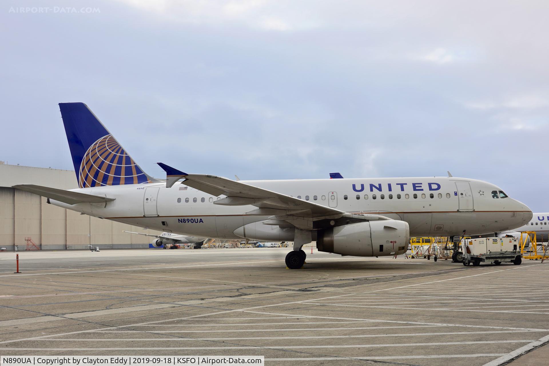N890UA, 2006 Airbus A319-132 C/N 2815, SFO 2019.