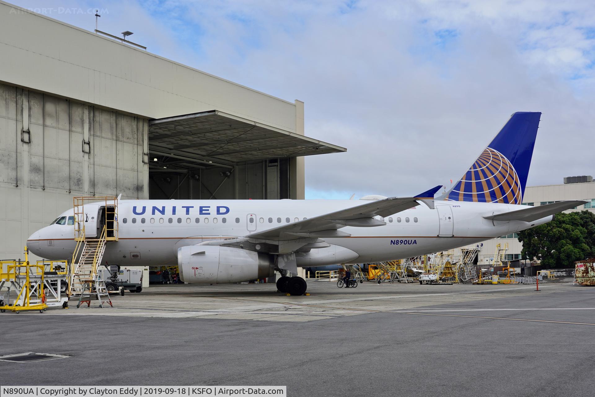 N890UA, 2006 Airbus A319-132 C/N 2815, SFO 2019.