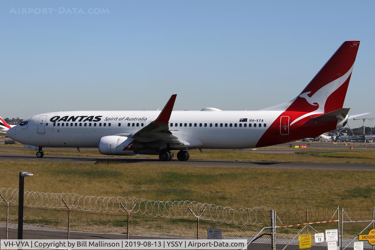 VH-VYA, 2004 Boeing 737-838 C/N 33762, taxi to 3-4R