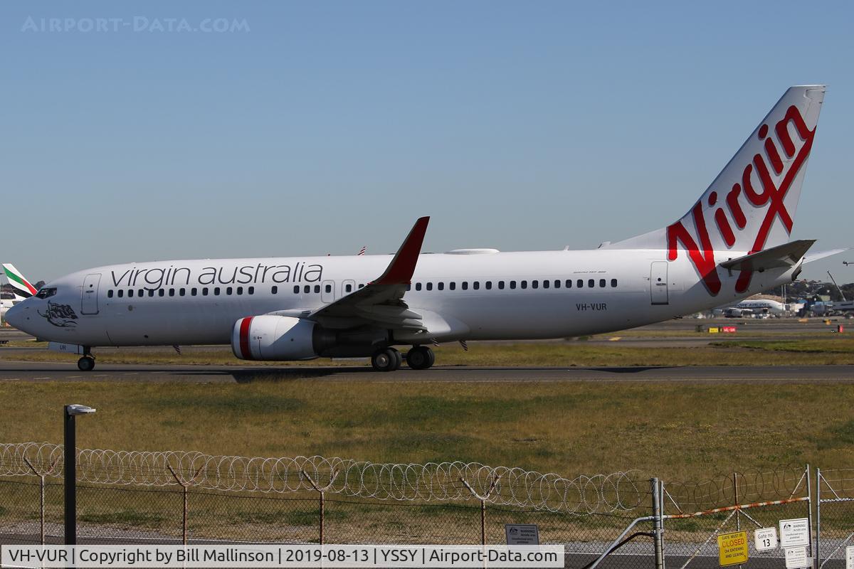 VH-VUR, 2009 Boeing 737-8FE C/N 36606, taxi to 3-4R