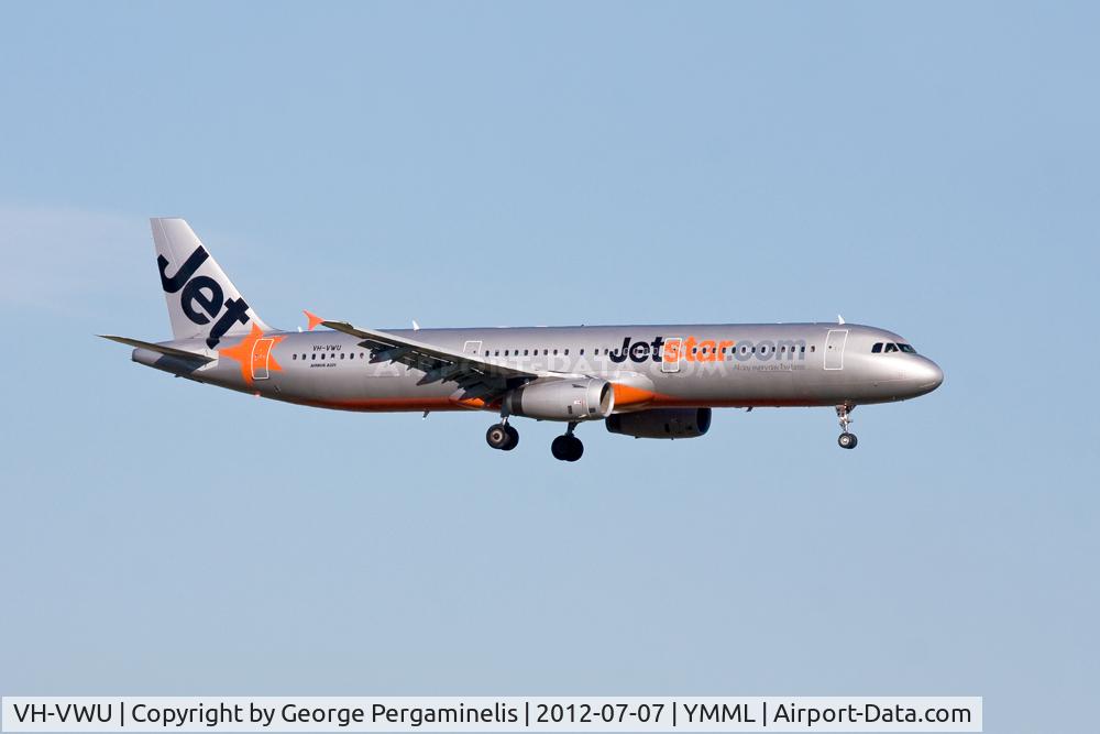 VH-VWU, 2009 Airbus A321-231 C/N 3948, On final for runway 34.