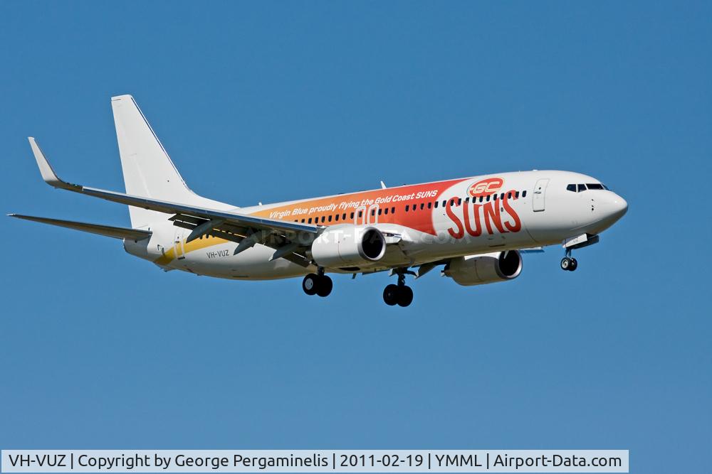 VH-VUZ, 2010 Boeing 737-8FE C/N 39921, On final for runway 34.