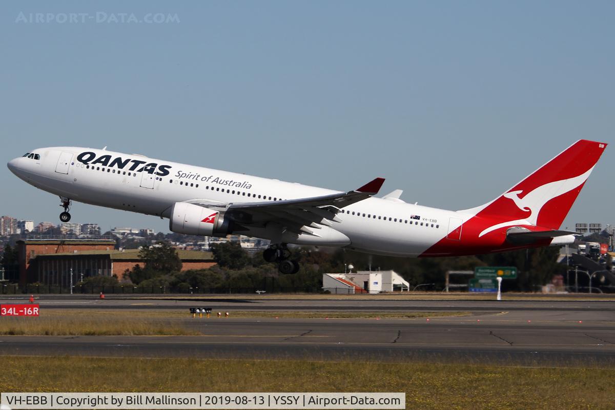 VH-EBB, 2002 Airbus A330-201 C/N 0522, QF581 to PER