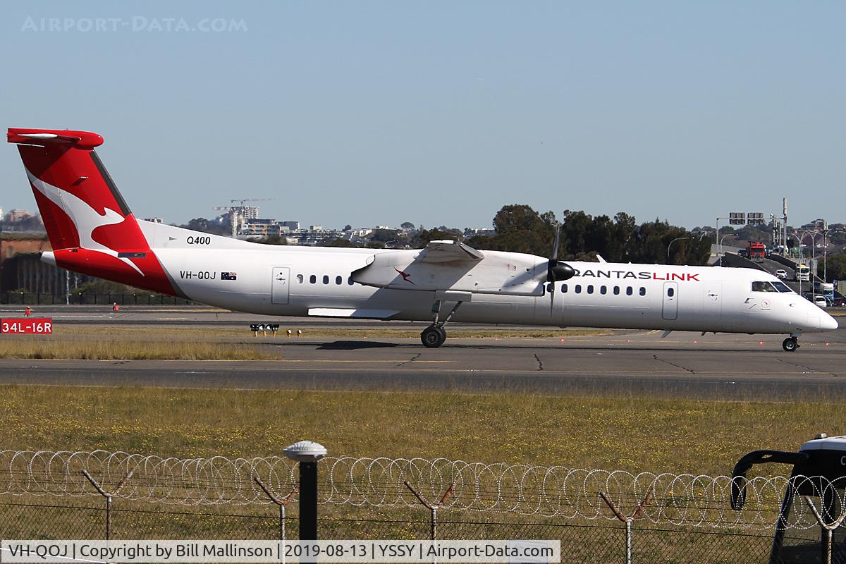 VH-QOJ, 2007 De Havilland Canada DHC-8-402Q Dash 8 C/N 4192, taxi from 3-4R