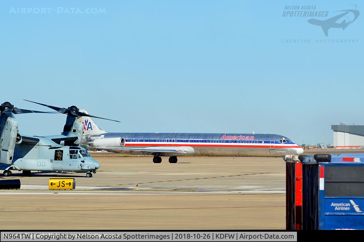 N964TW, 1999 McDonnell Douglas MD-83 (DC-9-83) C/N 53614, American Airlines Skyball 2018 arrivals and a good ole Maddog. As American as it gets!