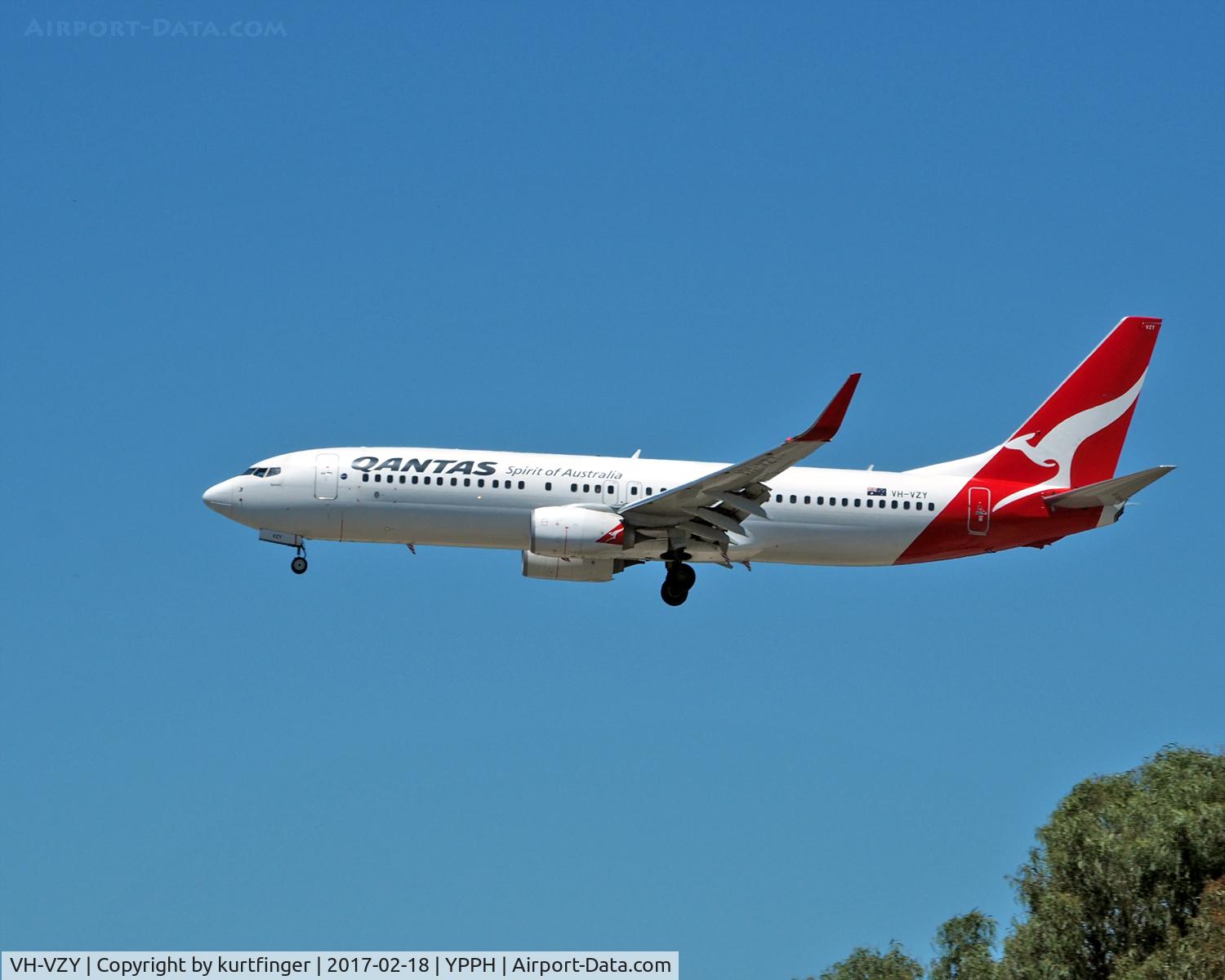 VH-VZY, 2012 Boeing 737-838 C/N 39363, Boeing 737-838. Qantas VH-VZY final rwy 06 YPPH 180217.