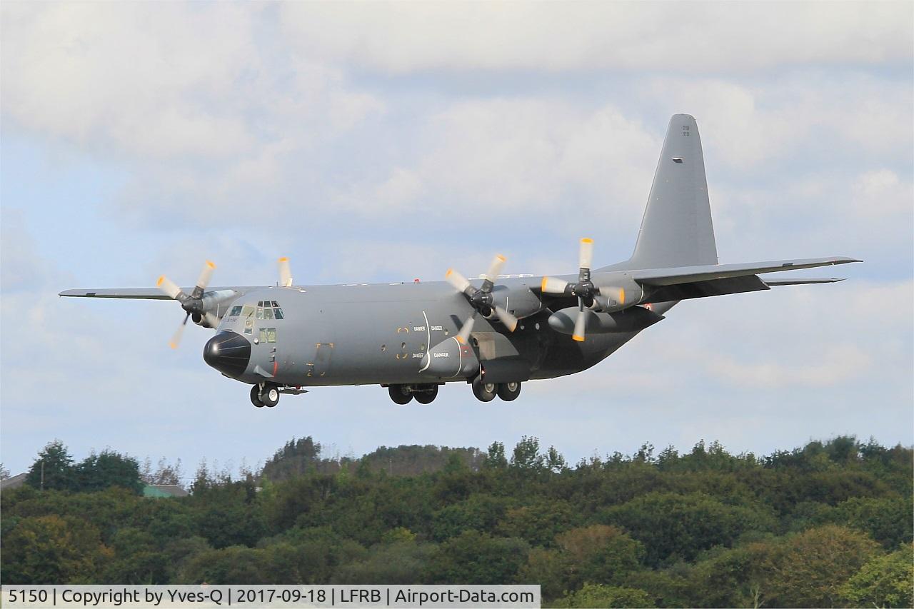 5150, 1988 Lockheed C-130H-30 Hercules C/N 382-5150, Lockheed C-130H Hercules (61-PG), On final rwy 25L, Brest-Bretagne airport (LFRB-BES)