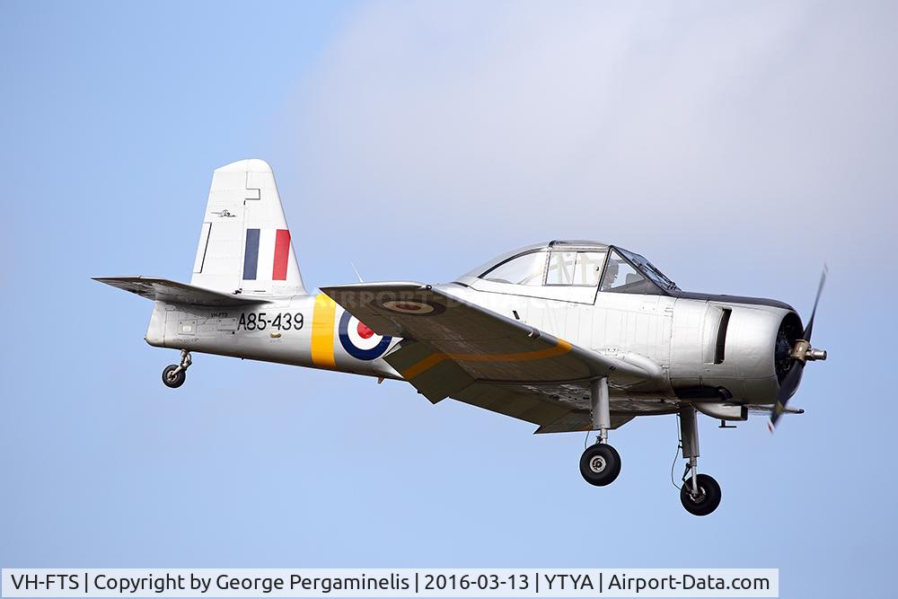 VH-FTS, 1956 Commonwealth CA-25 Winjeel C/N CA25-39, Tyabb Airshow.