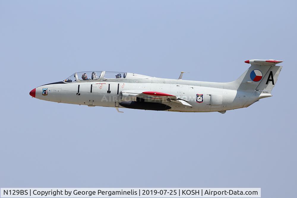 N129BS, 1967 Aero L-29 Delfin C/N 1722, Departing from runway 27.