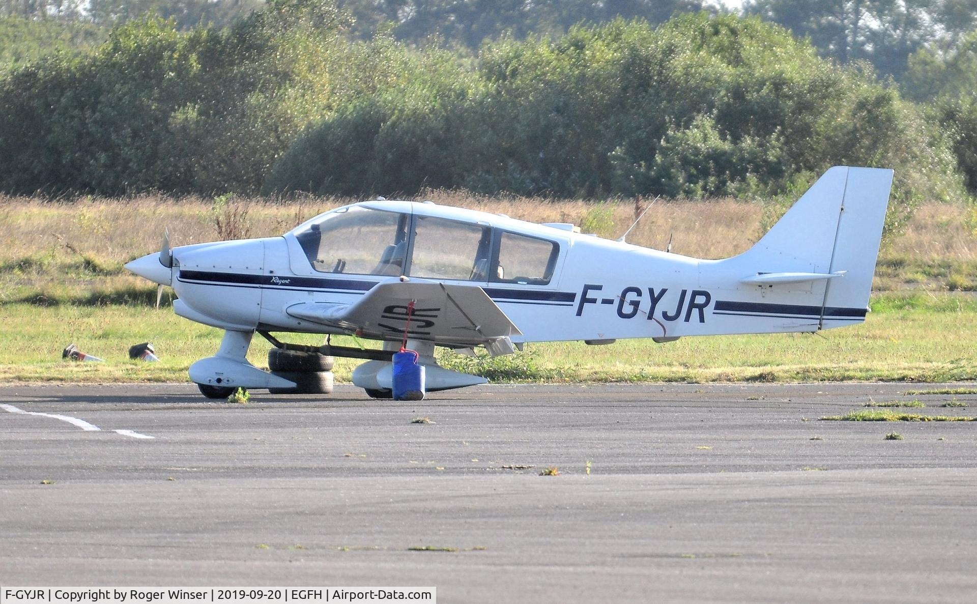 F-GYJR, Robin DR-400-180 Regent C/N 2526, Visiting Robin Regent.
