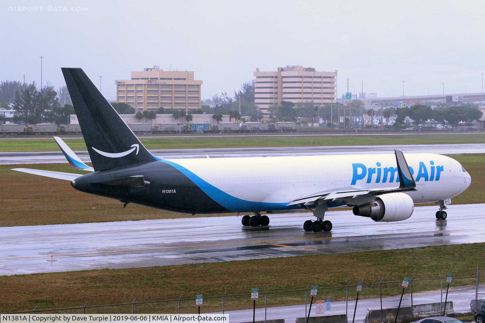 N1381A, 1997 Boeing 767-316/ER C/N 27615, No comment.