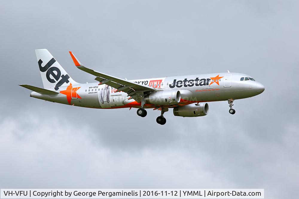 VH-VFU, 2013 Airbus A320-232 C/N 5814, On final for runway 34.