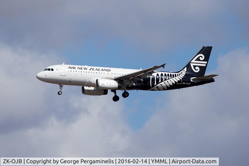 ZK-OJB, 2003 Airbus A320-232 C/N 2090, On final for runway 16.