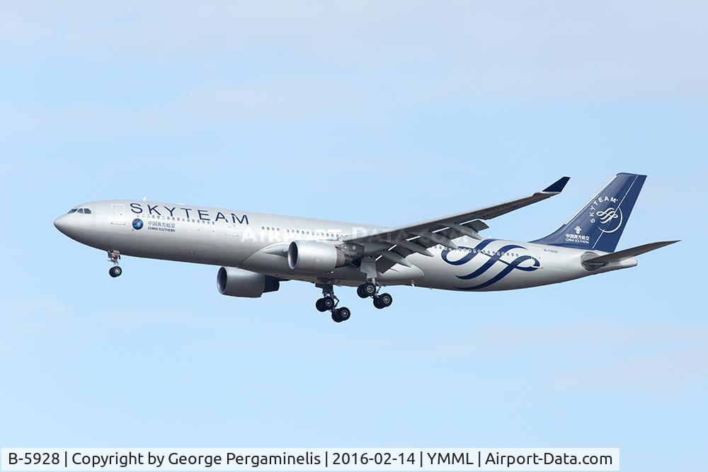 B-5928, 2013 Airbus A330-343X C/N 1430, On final for runway 16.