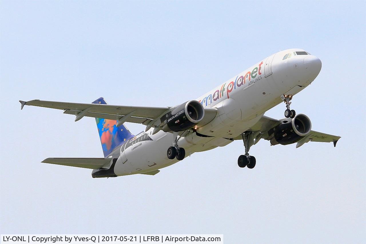 LY-ONL, 2010 Airbus A320-214 C/N 4489, Airbus A320-214, Take off rwy 25L, Brest-Bretagne airport (LFRB-BES)