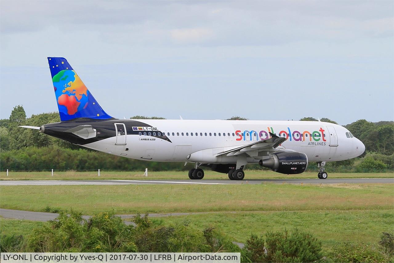 LY-ONL, 2010 Airbus A320-214 C/N 4489, Airbus A320-214, Taxiing rwy 25L, Brest-Bretagne airport (LFRB-BES)