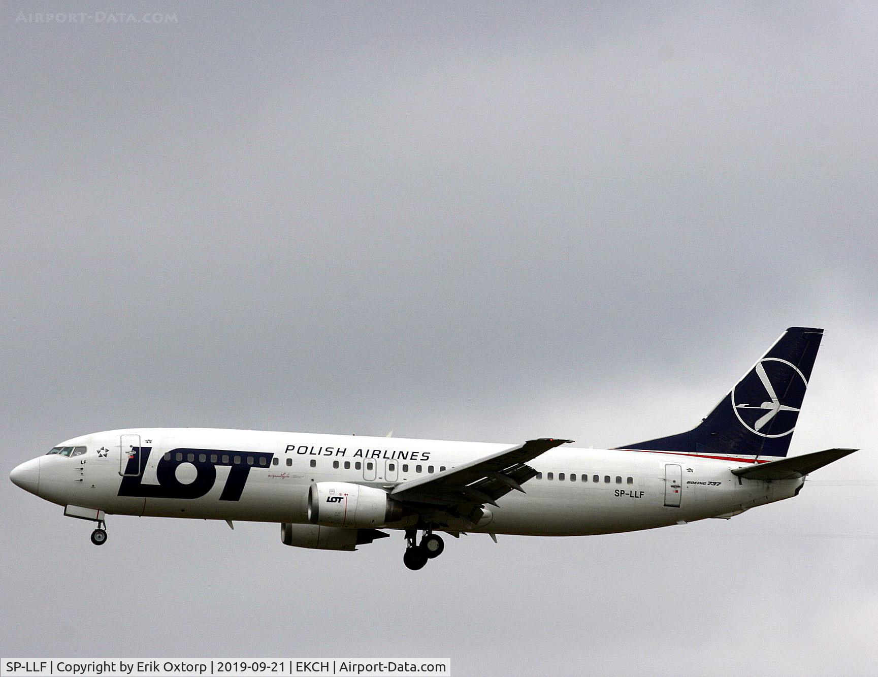 SP-LLF, 1997 Boeing 737-45D C/N 28752/2874, SP-LLF landing rw 22L