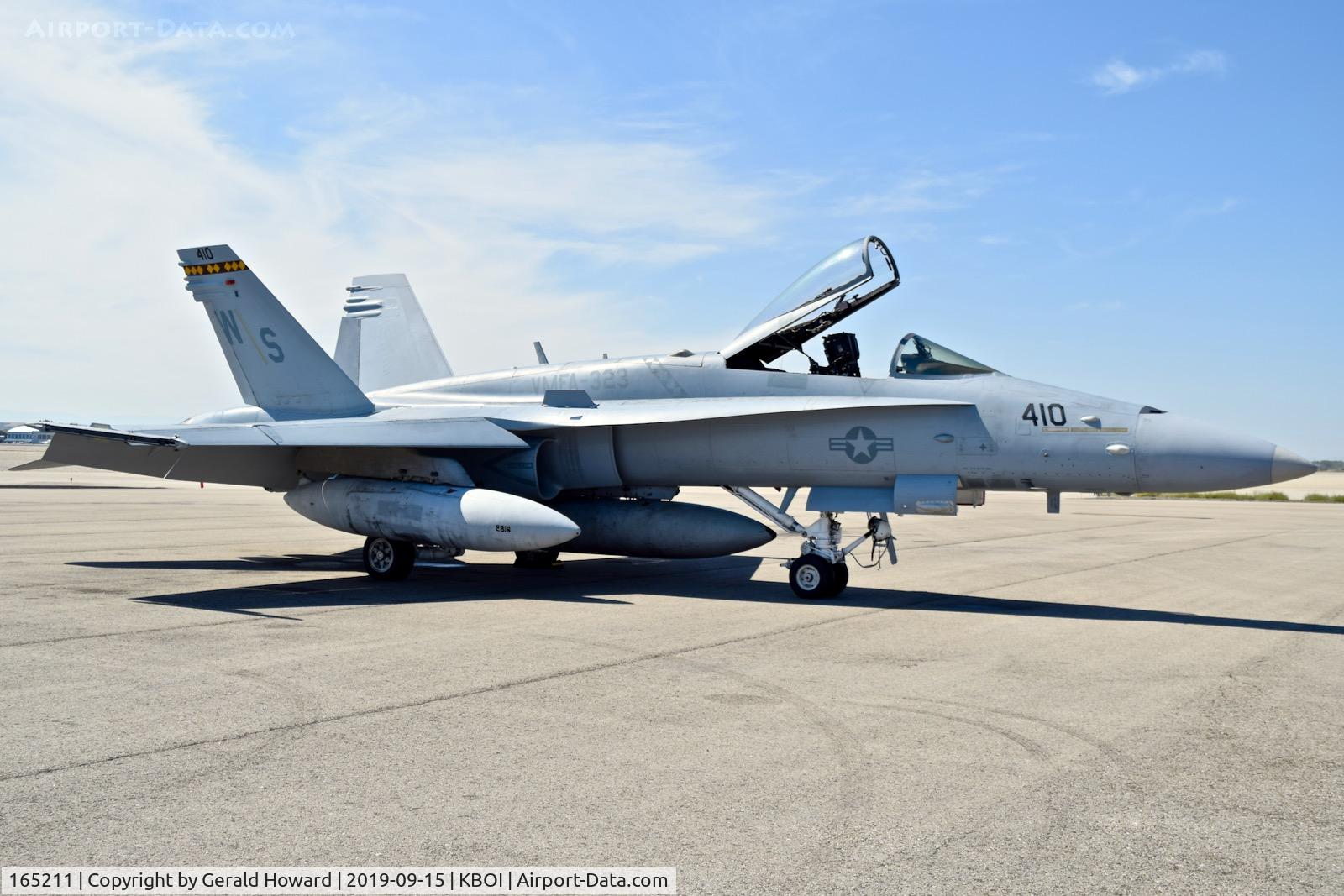 165211, McDonnell Douglas F/A-18C Hornet C/N 1384/C436, Parked on north GA ramp.