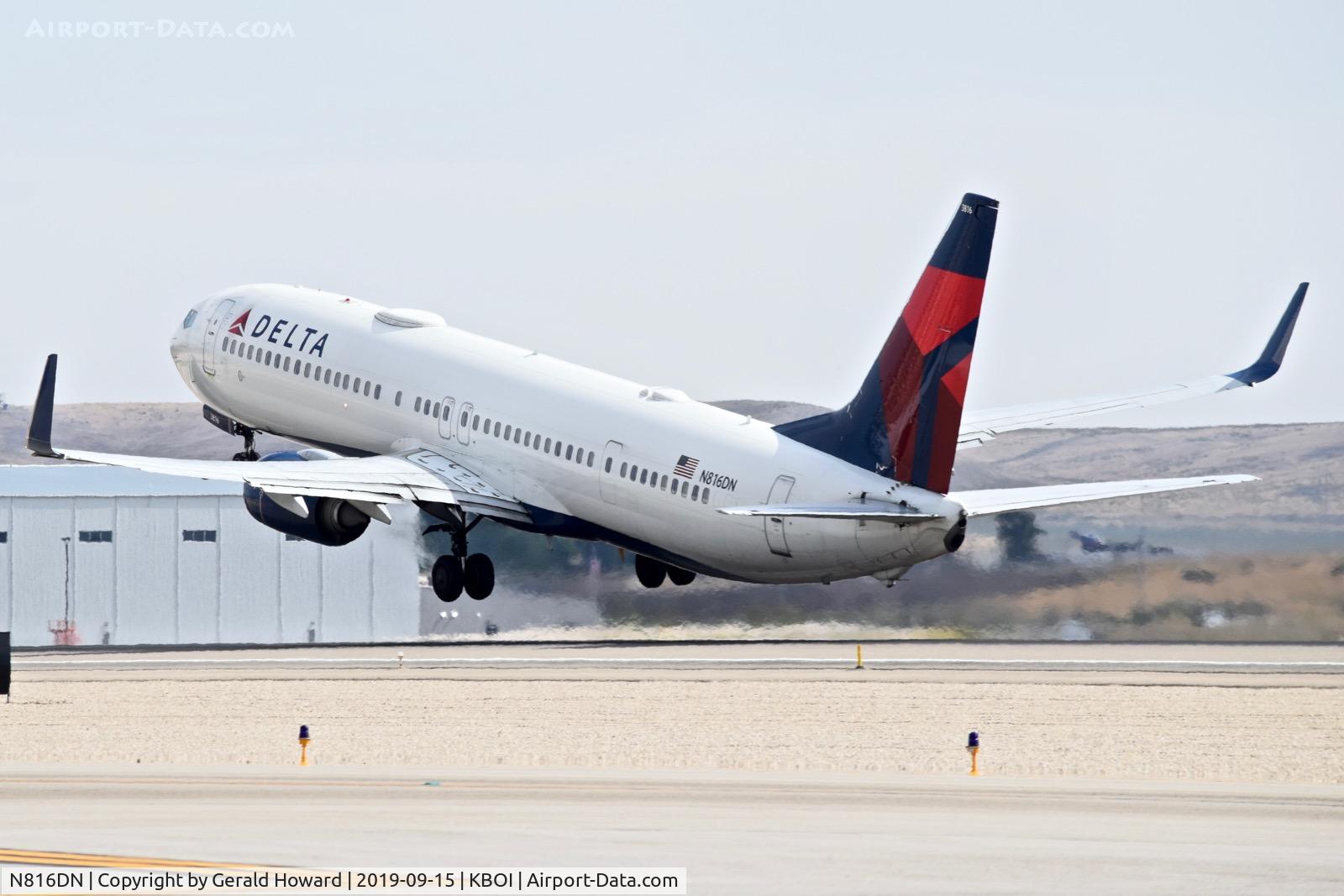 N816DN, 2014 Boeing 737-932/ER C/N 31927, Take off from RWY 10L.